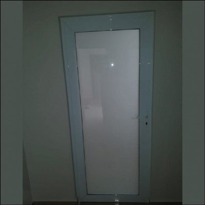 Porta em Esquadria de Alumínio