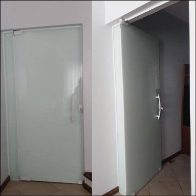 Porta Pivotante com Fixo na Lateral