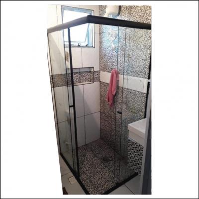 Box Incolor com Alumínio Preto