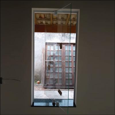 Janela Pivotante Incolor