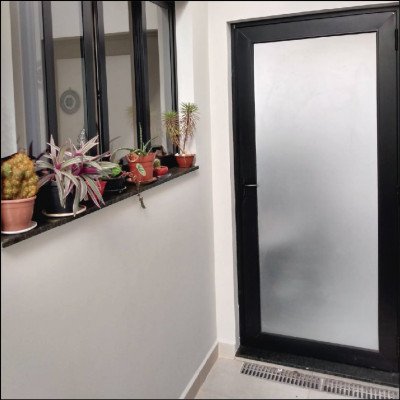 Porta em Esquadria de Alumínio