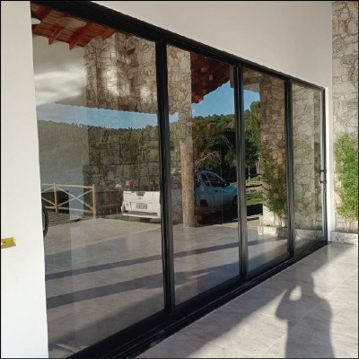 Portas em Esquadrias de Alumínio